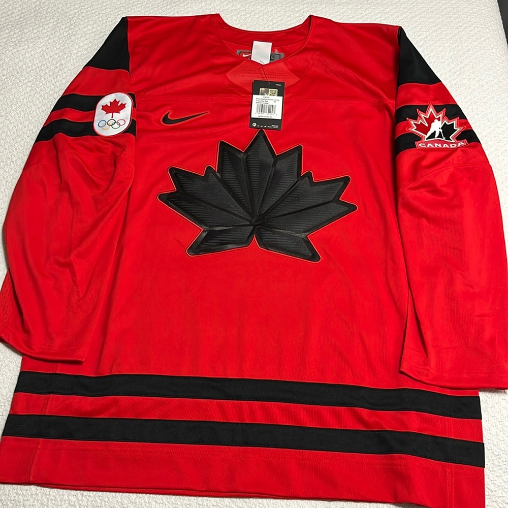 Olympic Replica Hockey Jersey Canadian NWT